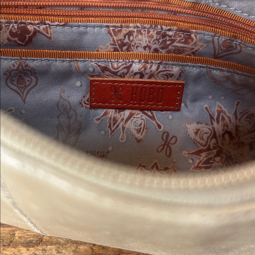 Hobo Vida Leather Wristlet - Picture 6 of 6